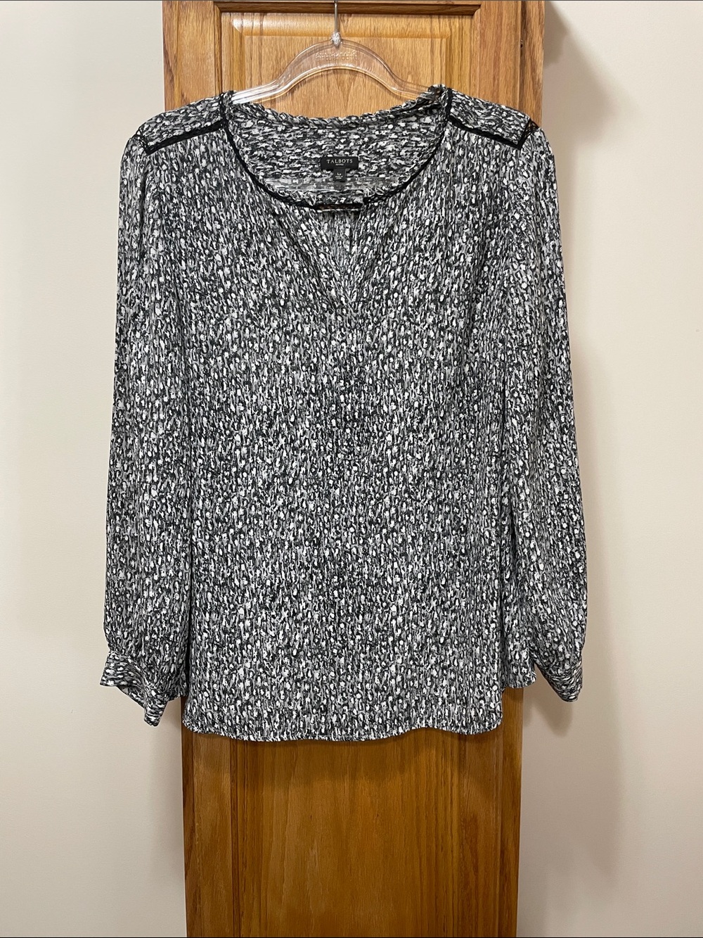 Talbots Black & White Printed Long Sleeve Top Size Large Petite